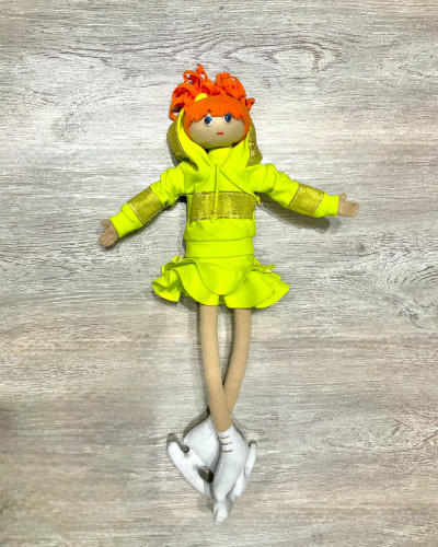 Кукла на коньках от дизайнера